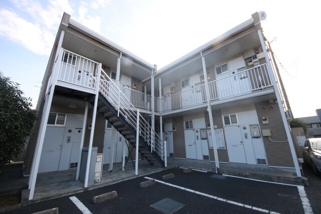 レオパレスマロンフィルドの物件外観写真