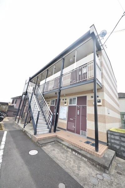 レオパレスブルースカイ 阿久和の物件外観写真