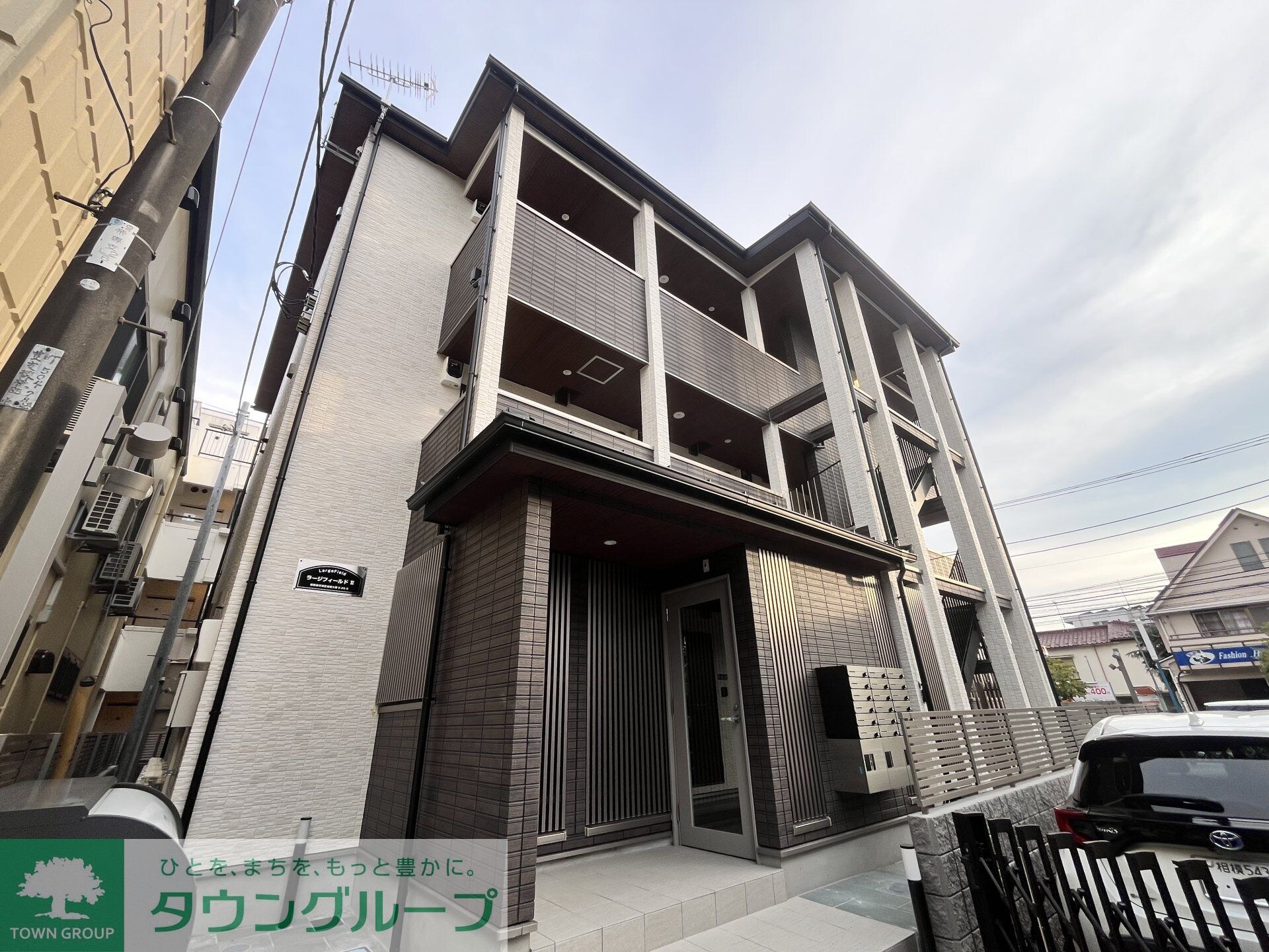 ラージフィールドIIの物件外観写真