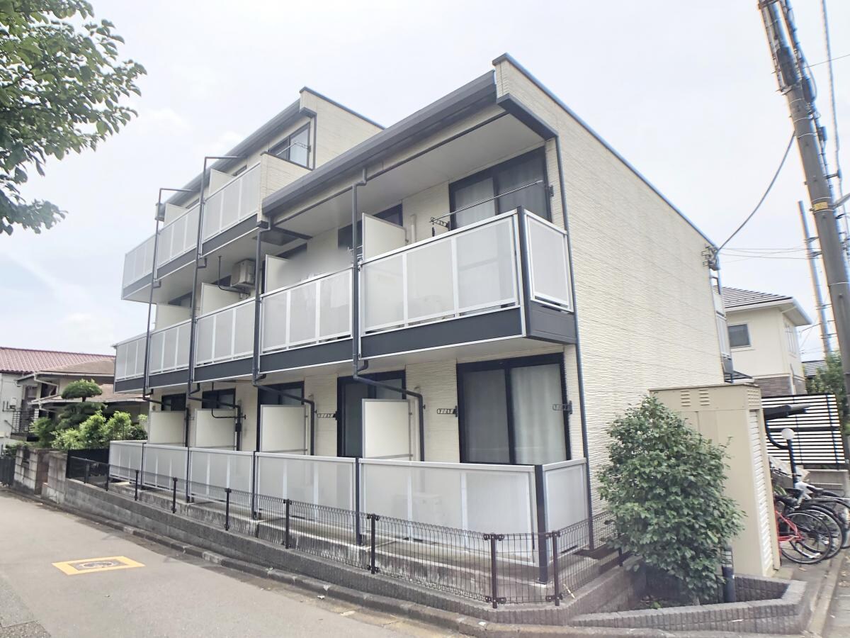 レオパレスアヤセパレスの物件外観写真