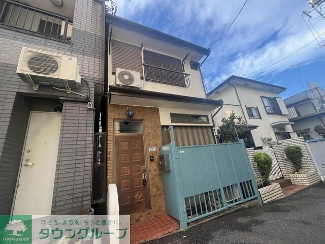 東和泉4貸家の物件外観写真