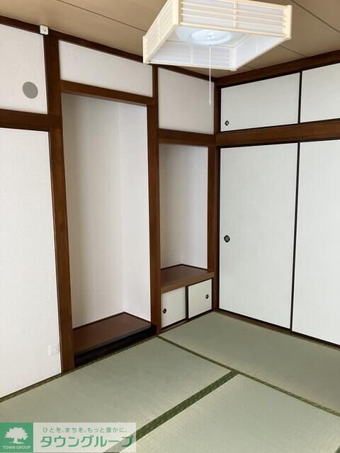 陽光の射す賃貸戸建ての物件内観写真