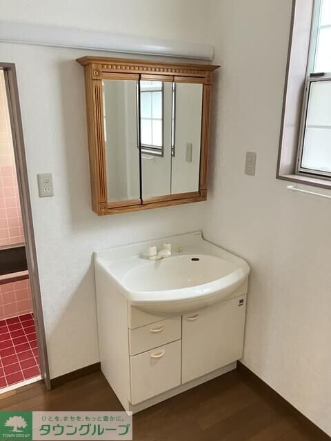 陽光の射す賃貸戸建ての物件内観写真