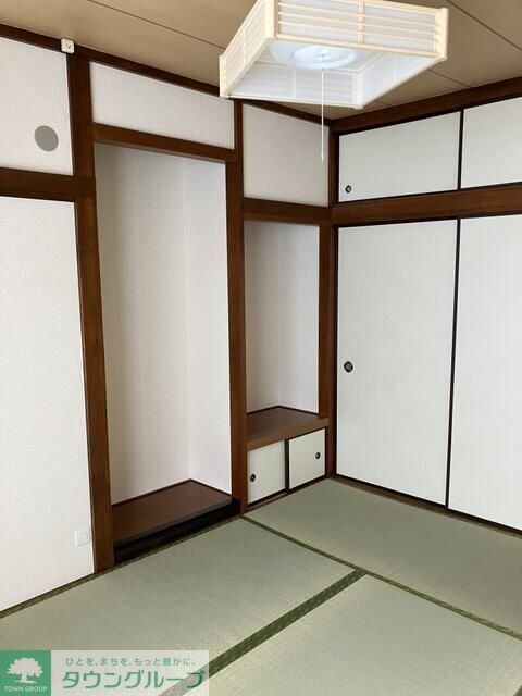 陽光の射す賃貸戸建ての物件内観写真