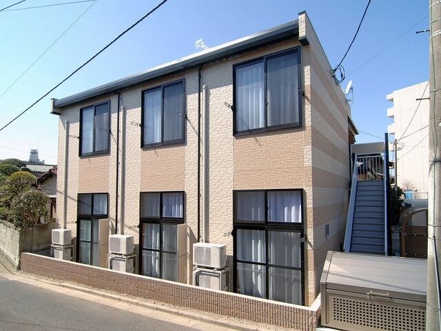 レオパレスシャンブル穴川の物件外観写真