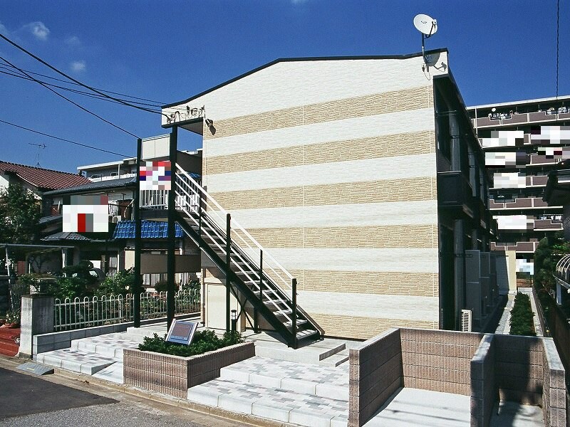 レオパレスラ メゾン三郷の物件外観写真