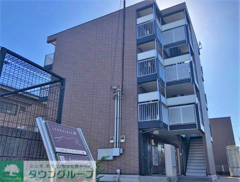 レオパレスハーバーサイドE棟の物件外観写真