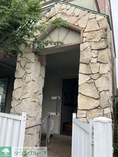 陽光の射す賃貸戸建ての物件内観写真