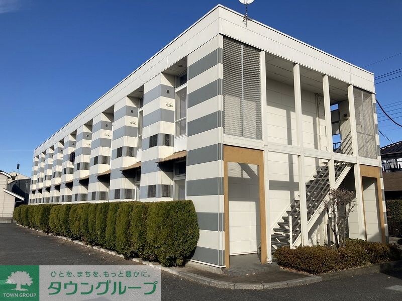 レオパレスプリムロウズの物件外観写真