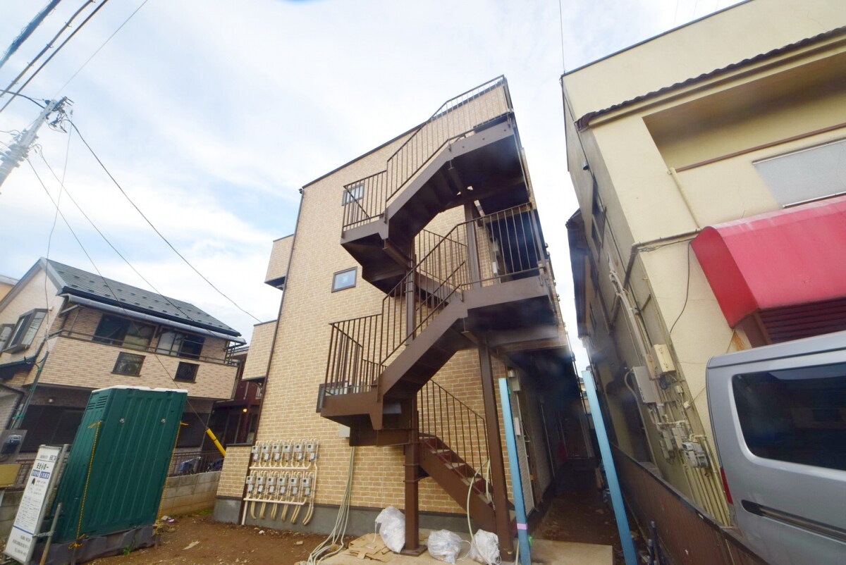 モナーク越谷の物件外観写真