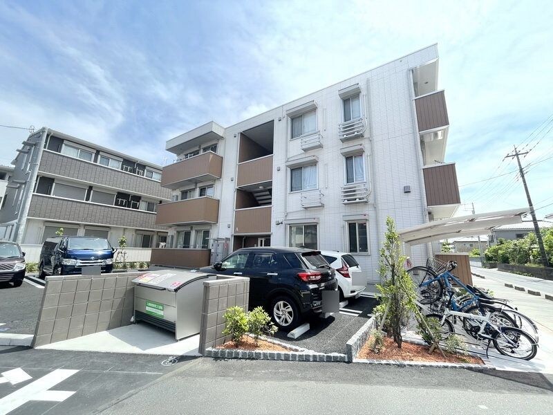 オークリーフ三郷 Aの物件外観写真