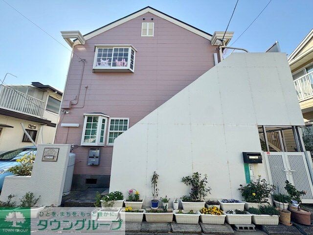 キャッスル・リナの物件外観写真