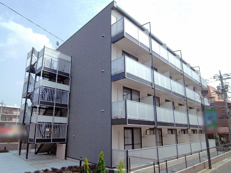 レオパレスシャルメの物件外観写真