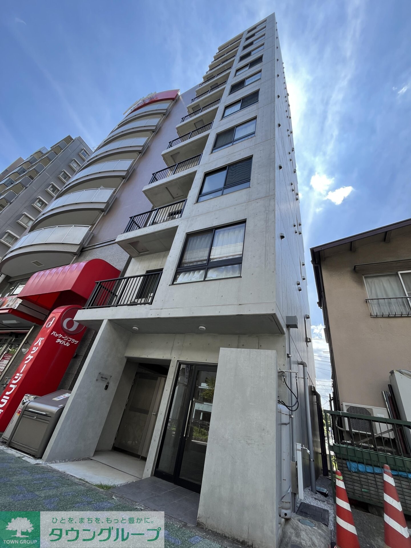 Bee Flatsの物件外観写真