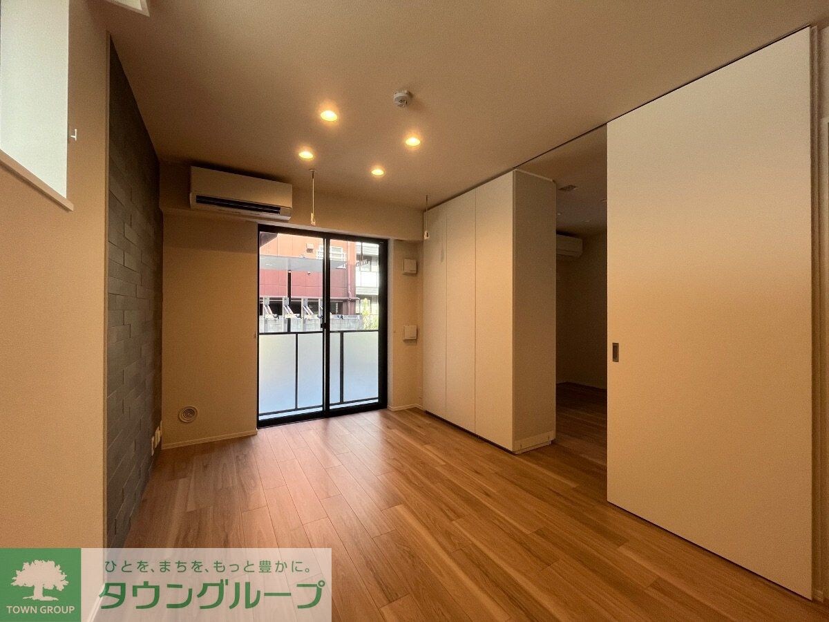 Chloe Westの物件内観写真