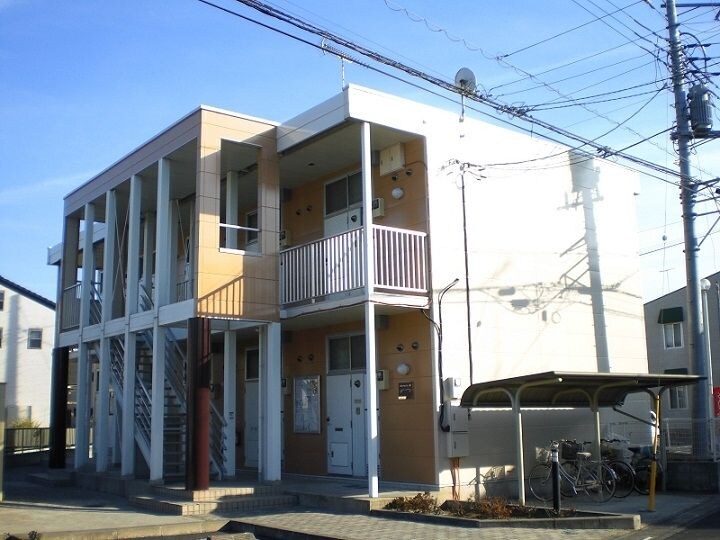 レオパレスJINBAの物件外観写真