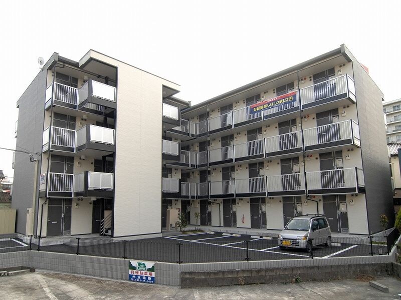 レオパレスアウロラの物件外観写真