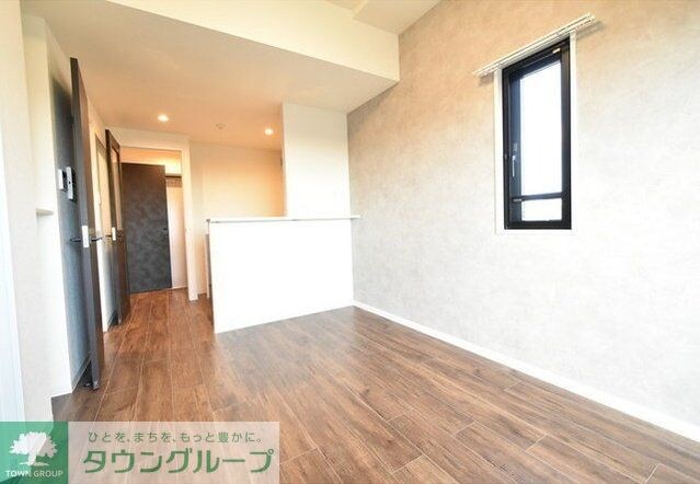 CRESCENT COURTの物件内観写真