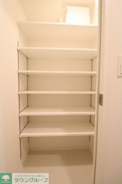 コンフォリア東新宿の物件内観写真