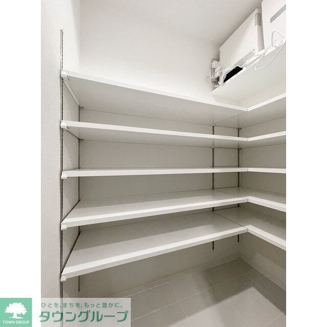 コンフォリア東新宿の物件内観写真