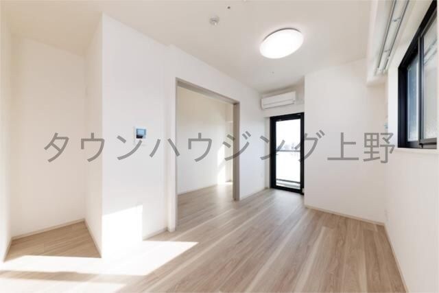 ドゥーエ入谷IIの物件内観写真