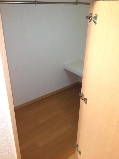 レオパレスプリムロウズの物件内観写真