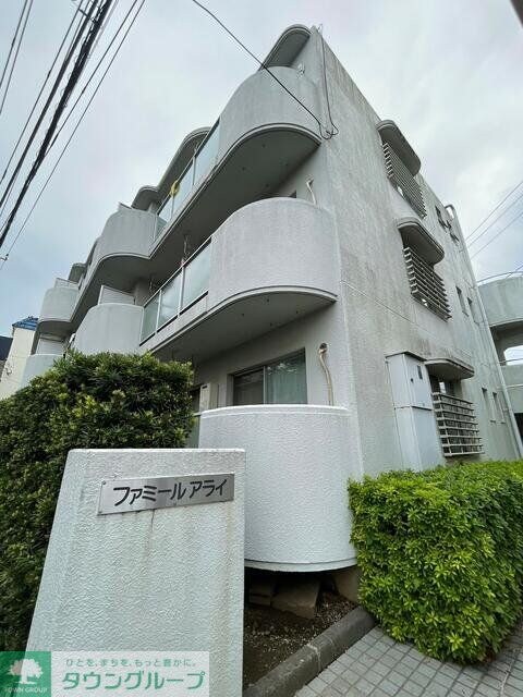 ファミールアライの物件外観写真