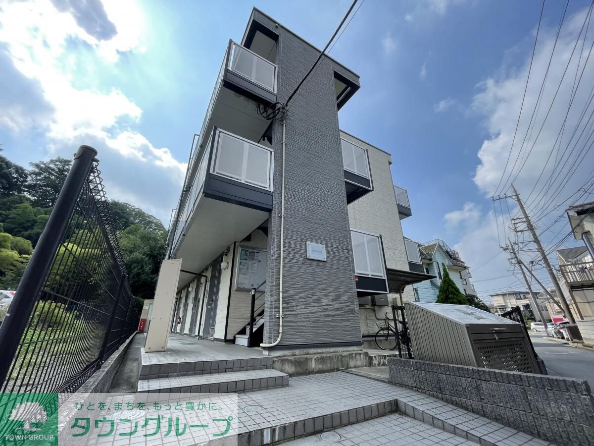 レオパレスイーリスコートの物件外観写真