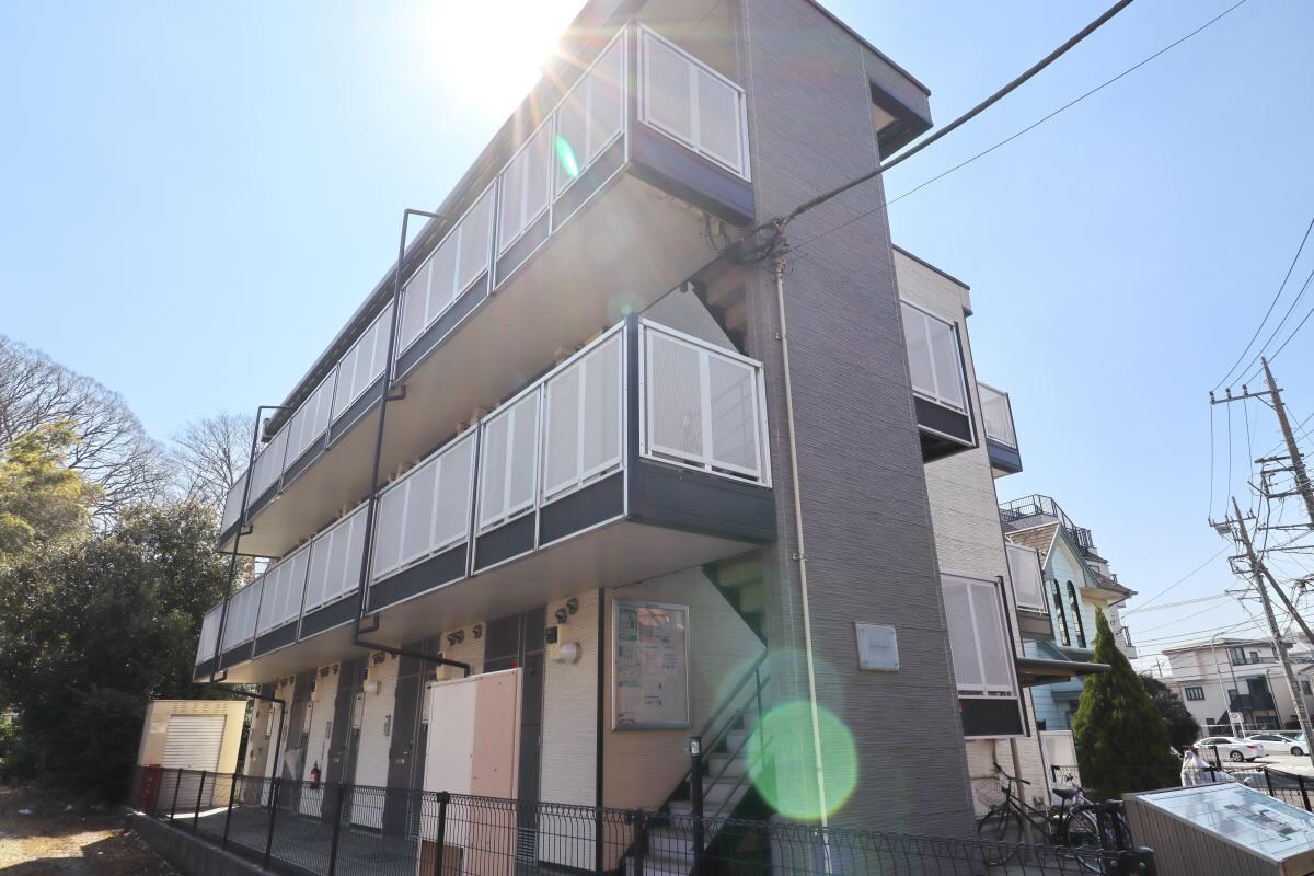 レオパレスイーリスコートの物件外観写真