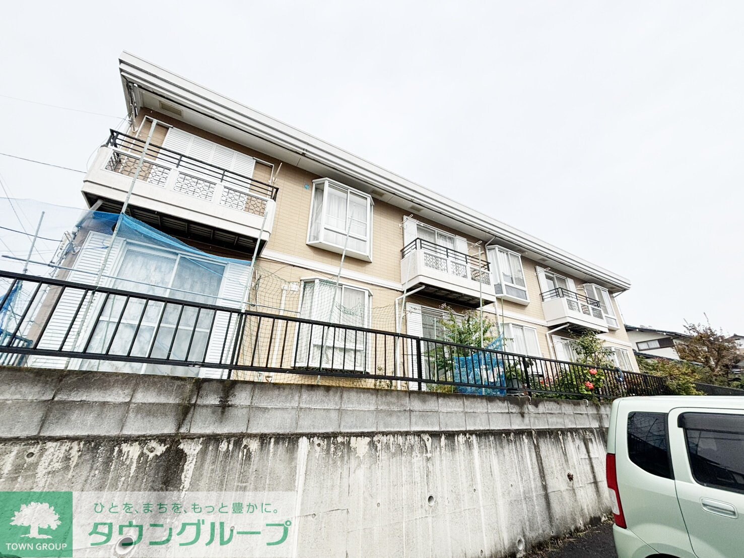 シャトル中山の物件外観写真