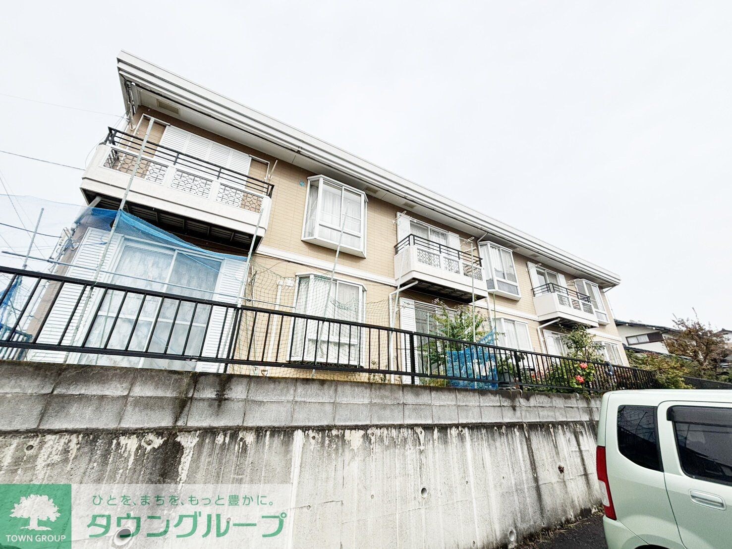 シャトル中山の物件外観写真