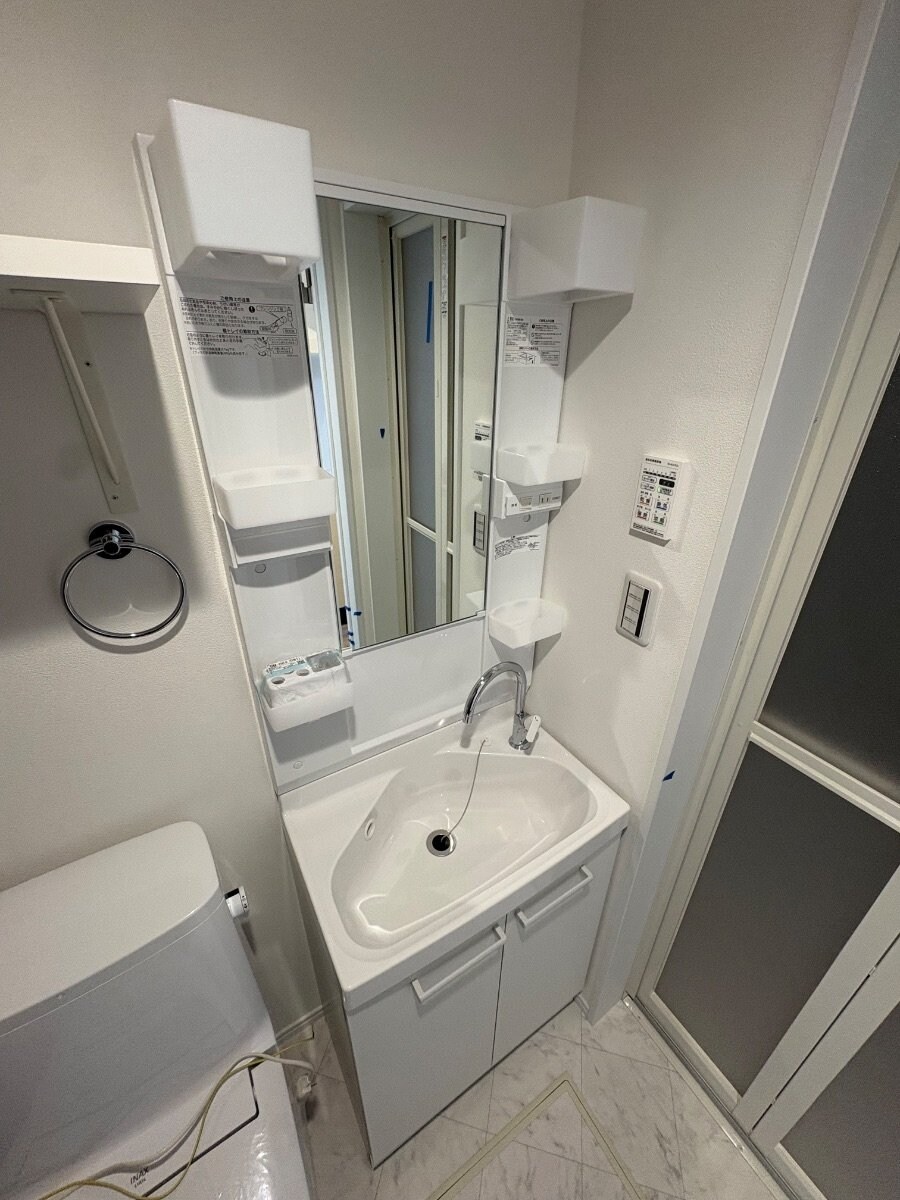 アザーレ・ディオン六会日大前の物件内観写真