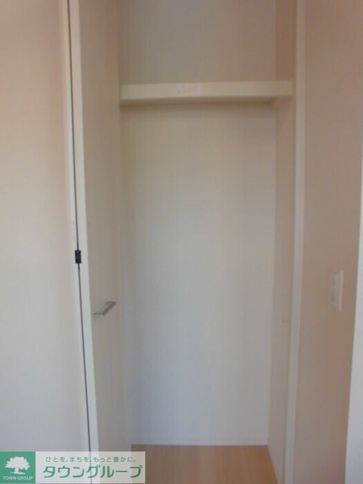 エメラルドグリーンの物件内観写真