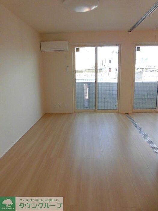 エメラルドグリーンの物件内観写真