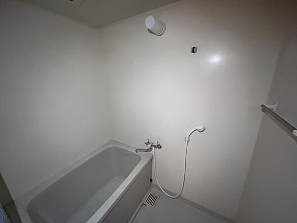 ロイヤルメゾン高森の物件内観写真