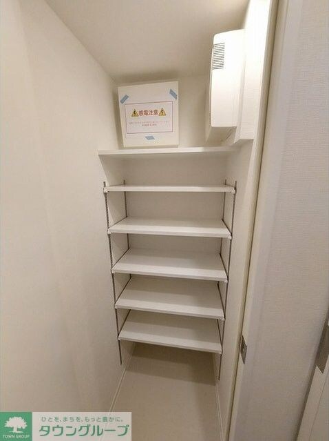 コンフォリア東新宿の物件内観写真