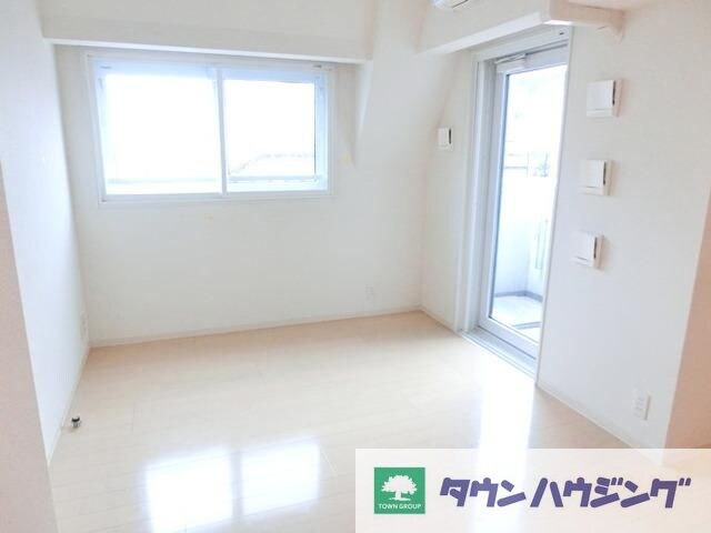 コスモリード新宿余丁町の物件内観写真