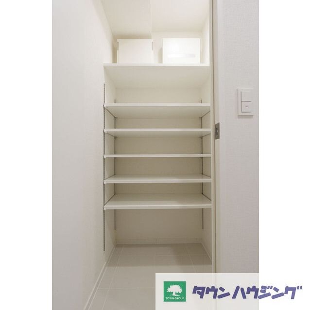 コンフォリア東新宿の物件内観写真