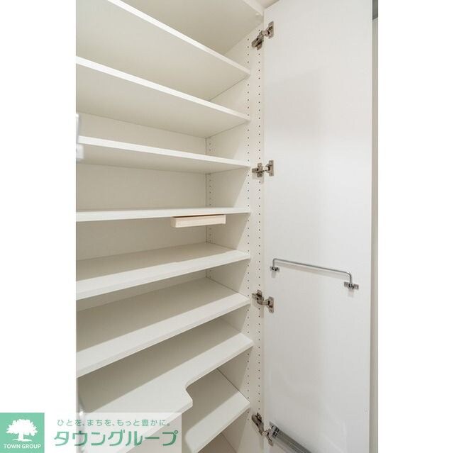 コンフォリア・リヴ新中野SOUTHの物件内観写真