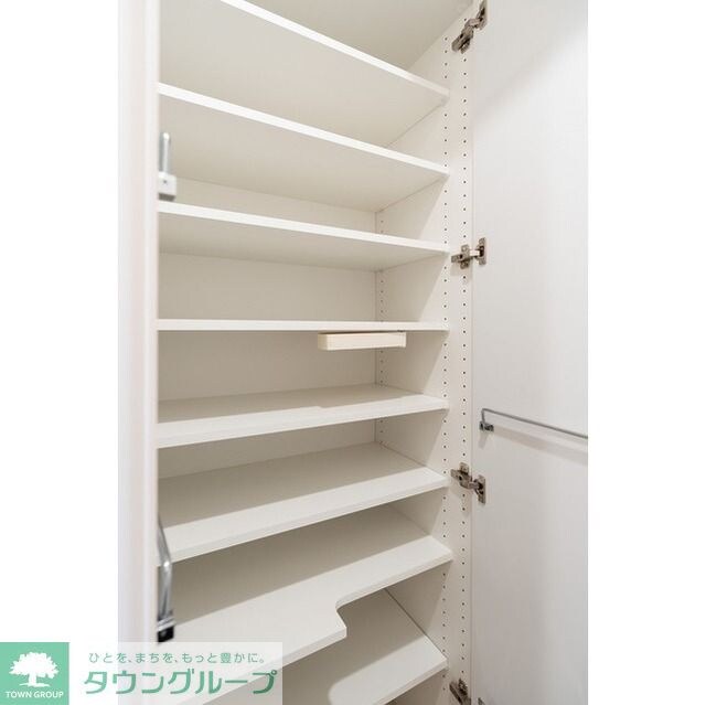 コンフォリア・リヴ新中野SOUTHの物件内観写真