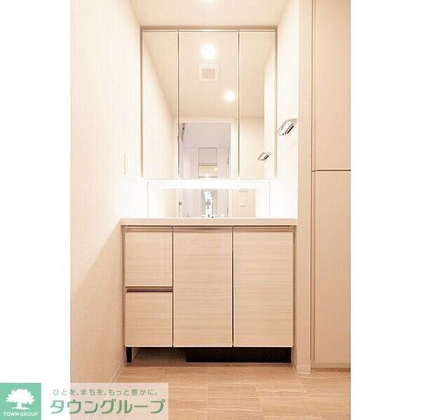 コンフォリア東新宿の物件内観写真