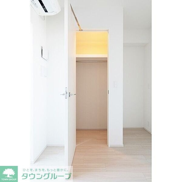 コンフォリア東新宿の物件内観写真