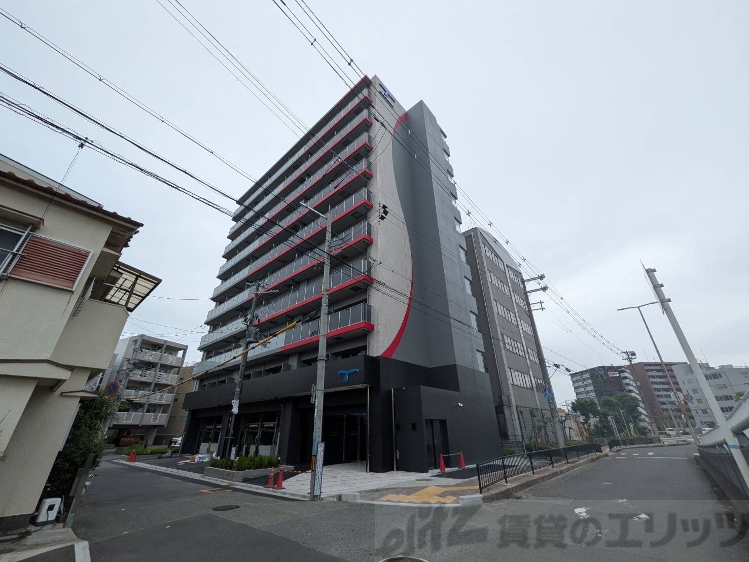 セレニテ江坂エクラの物件外観写真