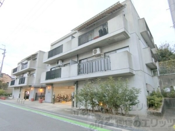 ラジュニール春日丘の物件外観写真