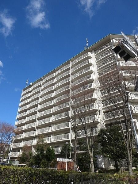 アパルトマン北千里の物件外観写真