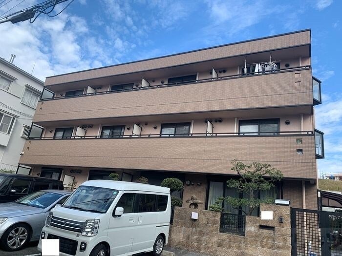 ラトゥール江坂の物件外観写真