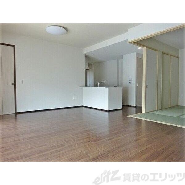 ミリカ・ヒルズ 2街区の物件内観写真