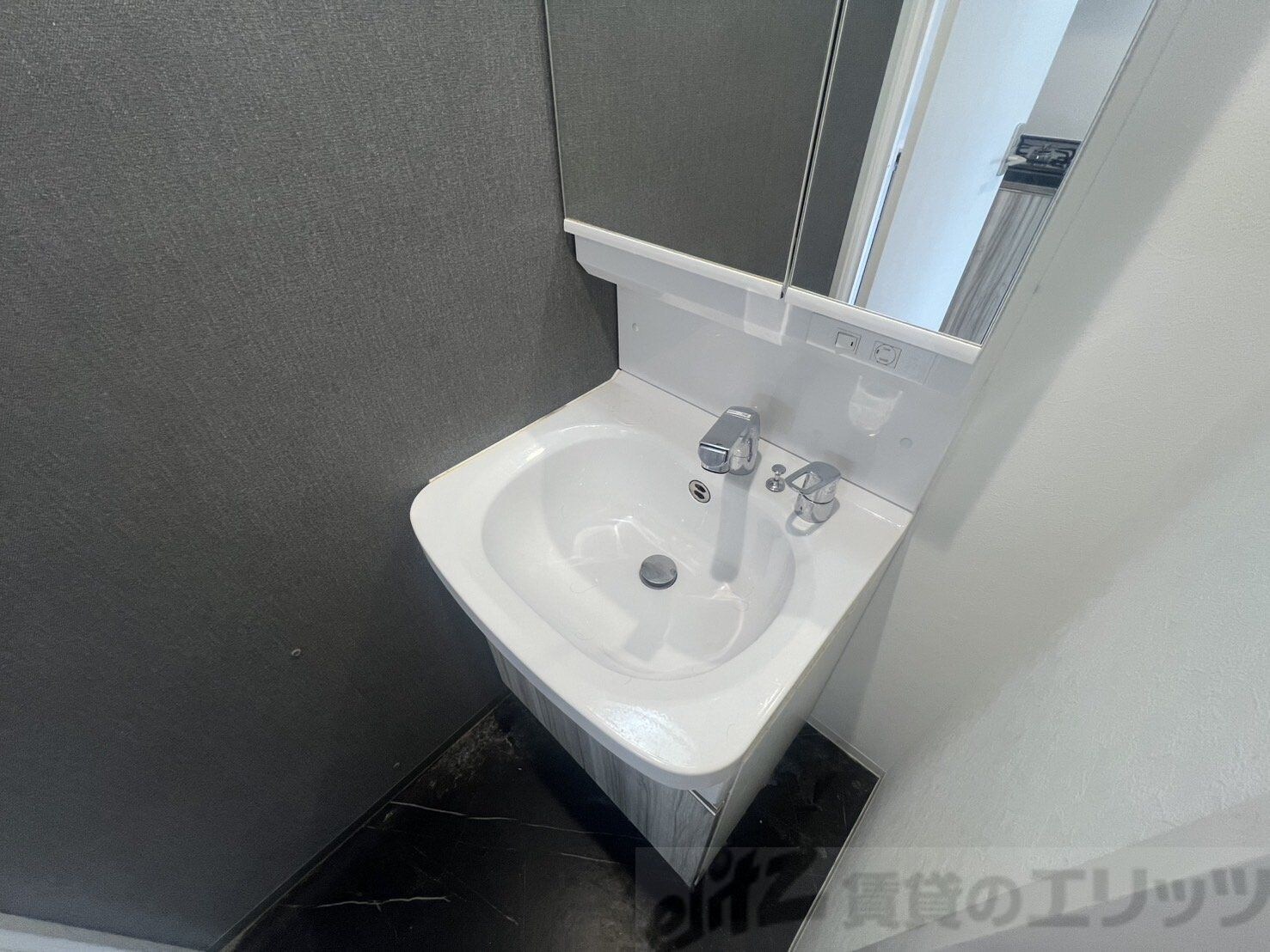 プレサンス江坂クォーレの物件内観写真