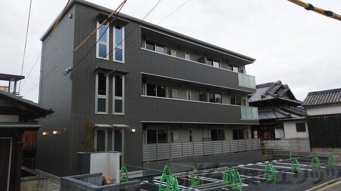 セレナ 710の物件外観写真