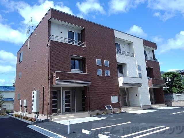 パインルーツIIIの物件外観写真